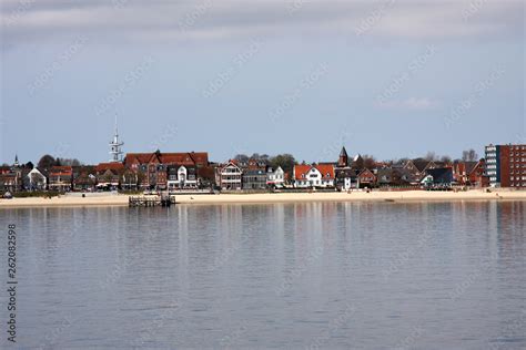 Foto De Strandpromenade Und Strand Von Wyk Auf F Hr Do Stock Adobe Stock