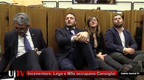 Inceneritore Terni Lega Nord E M S Occupano Consiglio Regionale Youtube