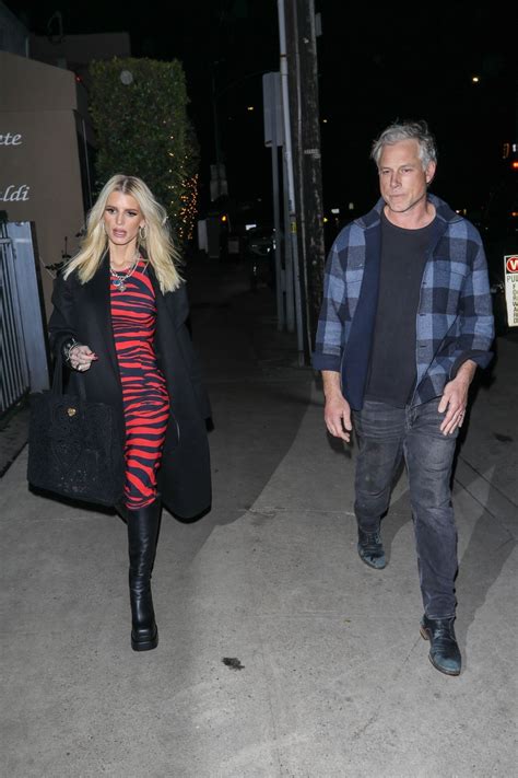 Jessica Simpson Shows Off Weight Loss On Date Night With Husband