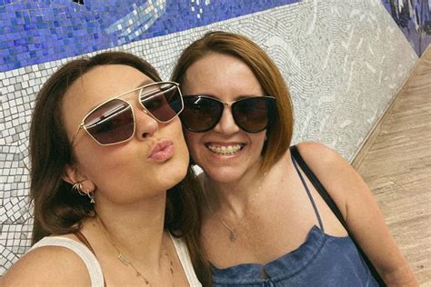 Mãe de Larissa Manoela deixa de seguir a filha no Instagram