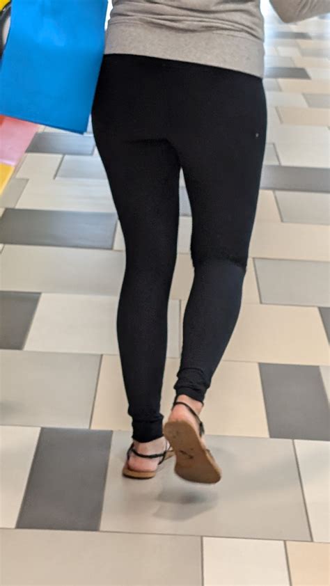 This Wonderful Mom Literally Showed Me Her Ass By Bending Over In Front Of Me In Black Legging