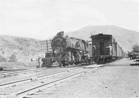 Northern Pacific steam locomotive 4010 at Wymer, Washington, in 1944
