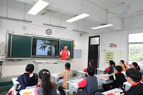 台州仙居县烟草专卖局：聚焦群众所需所盼 助推普法“出声出彩”宣传未成年人零售户