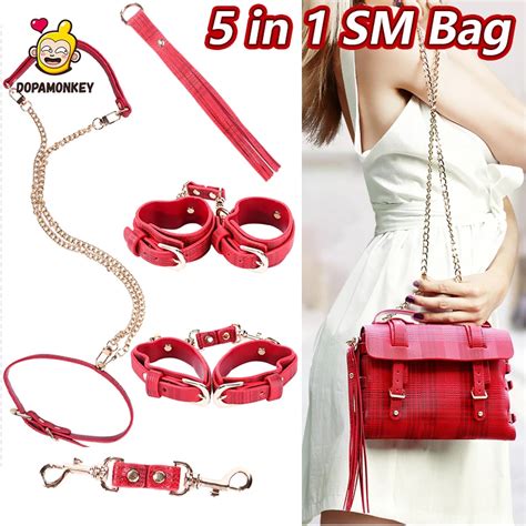 BDSM Frauen Tasche 5PCS Set Bondage Anzug Sex Spiel Handschellen Fu Fesseln Leder Peitsche Gag
