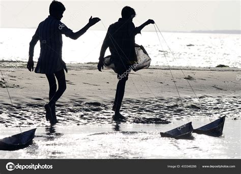 Kids Playing Gwadar Beach – Stock Editorial Photo © Wirestock #403346286