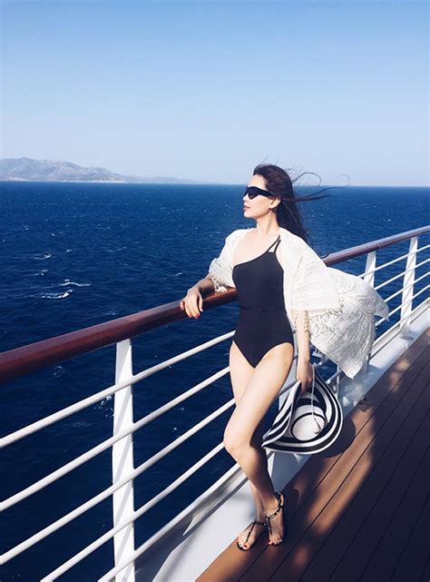 Ảnh bikini gợi cảm của Á hậu Diễm Trang tại châu Âu