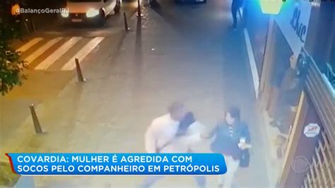 C Mera Flagra Homem Agredindo Mulher Em Rua De Petr Polis Rj