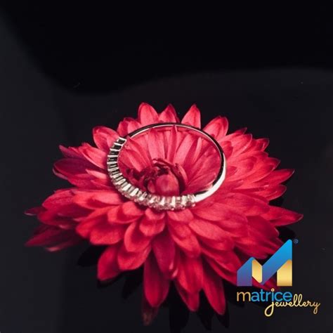 Кольцо с бриллиантовой дорожкой. Купить в Киеве: цена, отзывы, фото