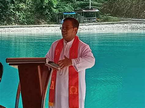 Bupati Tonny Tesar Dan Kajari Hadiri Ibadah Perayaan Paskah Di Pantai