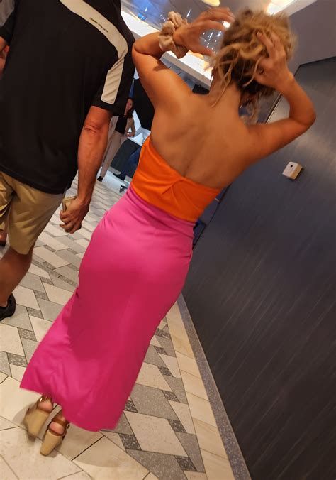 Woman In Dresses And Skirts Milf Forum