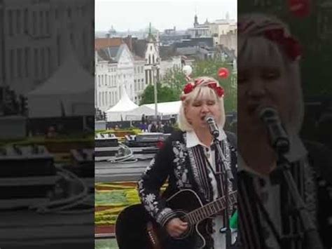 Lena Ivanova - Ромашко (Тривожна валіза), сл. Аlain Vanclooster - YouTube