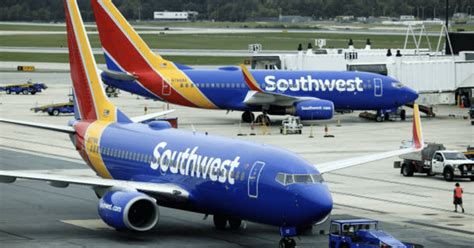 Quit Sending Naked Pictures Southwest Airlines Pilot Threatens To