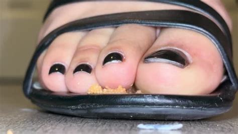 Close Up Pov Latina Giantess Crush In Sandals Giantesslatina Clips Sale