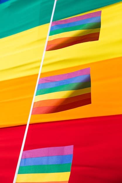 Fondo De Orgullo Gay Con Bandera Arco Iris Y Espacio De Copia Foto Premium