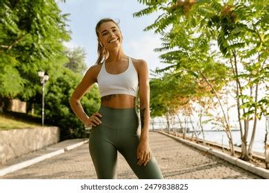 Tausend Skinny Blonde Girl Lizenzfreie Bilder Stockfotos Und