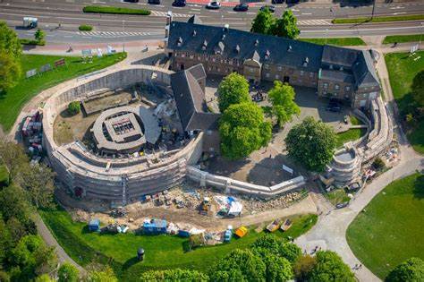 Mülheim an der Ruhr aus der Vogelperspektive Burganlage des Schloss