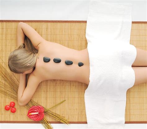 Premium Photo Massage With Hot Volcanic Stones