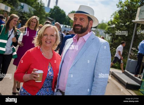 Chelsea London Uk Rhs Chelsea Flower Show 22nd May 2017deborah Meaden