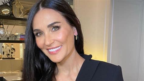 À 60 ans Demi Moore éblouit en mini bikini et dévoile ses astuces pour des fesses parfaites