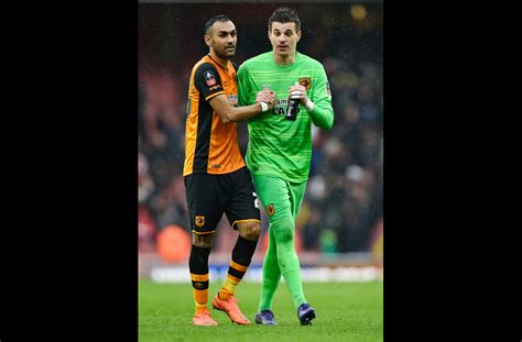 Photo Gallery Egypts Elneny Elmohamady Face Off In Arsenal V Hull