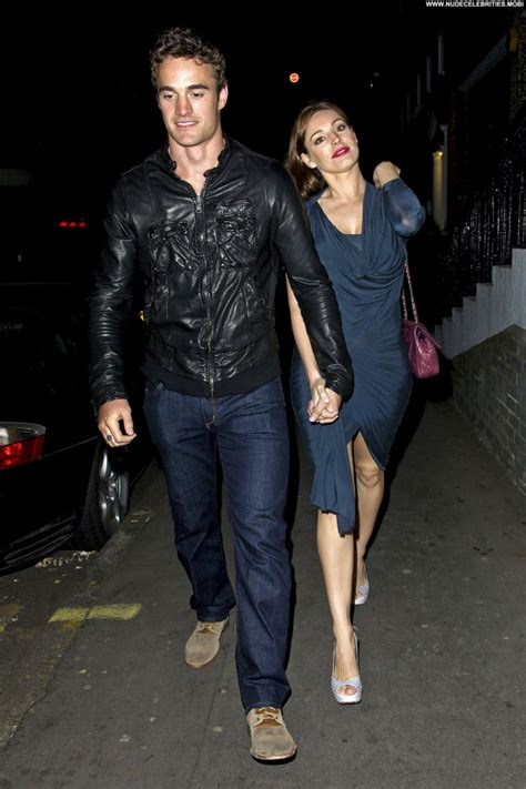 Kelly Brook Demon Seed High Resolution Posing Hot London Beautiful Nude Celebrities Mobile