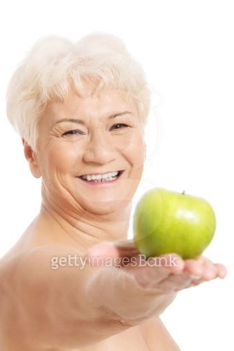 Nude old woman holding and apple 이미지 460180905 게티이미지뱅크