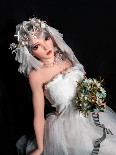 Kanno Ritsuko Elsa Babe Cm