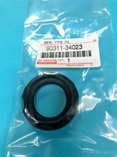 GENUINE TOYOTA 1984 2015 Oil Seal Front Drive Shaft Right Side