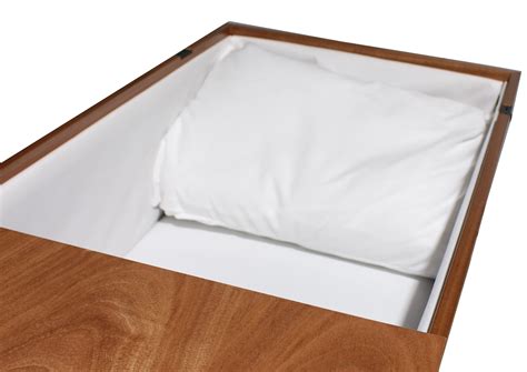 Funeral industry experts debate cremation caskets vs traditional ones 8