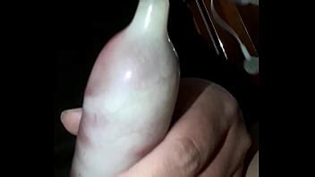 Huye Cum en condón XVIDEOS