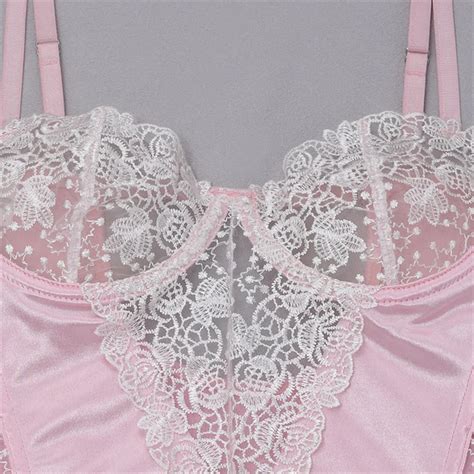Custom Matching Two Piece Lingerie Suit Suspenders Sexy Womens Underwear Sets Lace Bra And Panty