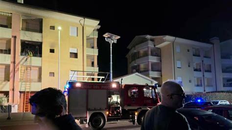 Savignano Incendio Nella Notte Evacuato Un Condominio