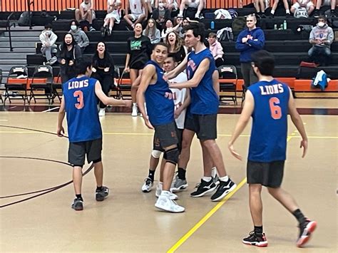 Newton South Outlasts Wayland In Dcl Volleyball Action Boston Herald