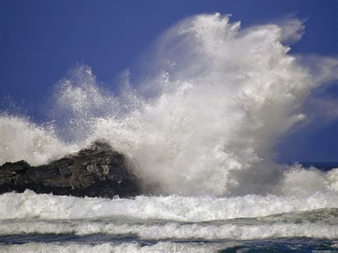 tidal roar hd ocean waves crashing  rocky shore