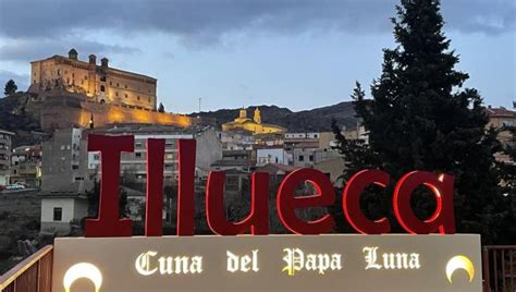 Illueca estrena otro escenario de fotos turísticas con el castillo