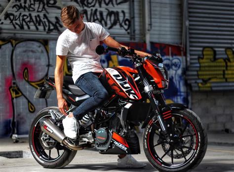Pose Avec La Duke Ktm Duke Ktm Motorcycle