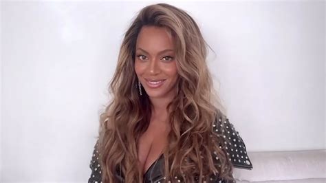 La chanteuse Beyoncé révèle souffrir de psoriasis et lance sa gamme de