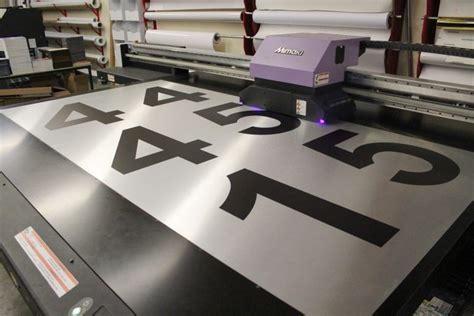 Direct printing process of numbers on aluminum sheet | Front Signs