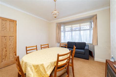 3 Bedroom Semi Detached House For Sale Burnham Drive Worcester Park Kt4