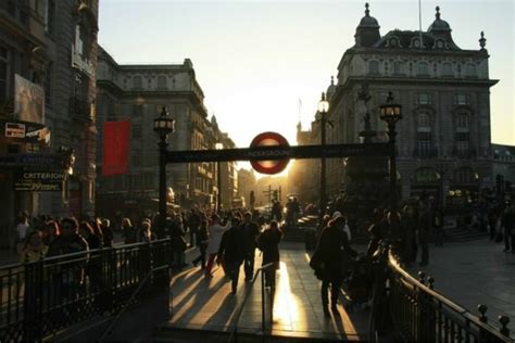 Estação De Piccadilly Circus Em Londres