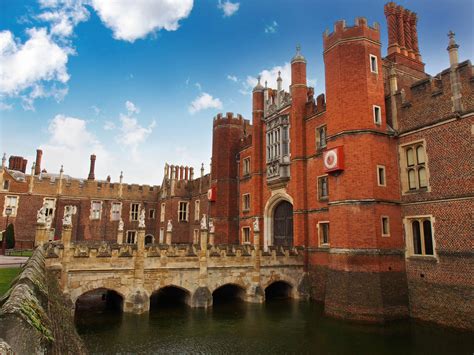 10 Fascinating Facts About Hampton Court Palace Britain And Britishness