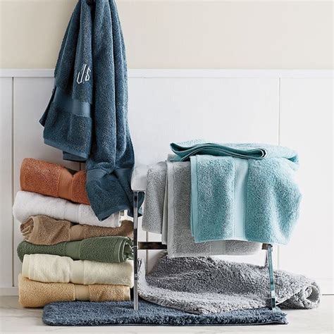 Towel Displays In Bathroom HOMYSTYLE