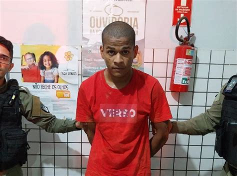 Jornal Correio Após Assassinar Pai Com 17 Facadas Homem Mata A Mãe