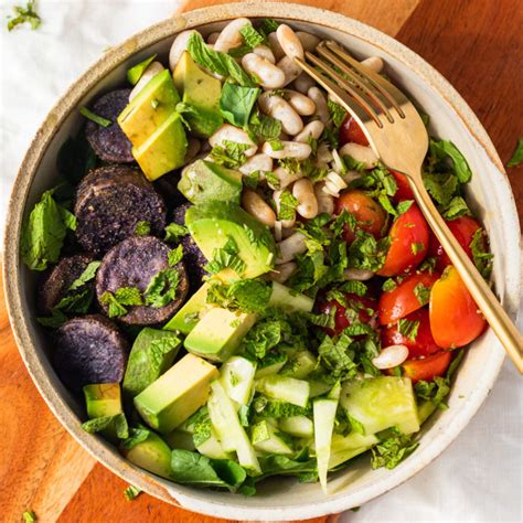 Simple Vegan Arugula Salad With Roasted Potatoes Vegan Avocado Skillet