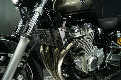 YAMAHA XJR RETRO NAKED MUSCLE BIKE MILES