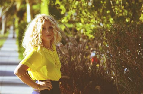 How To Get The Saggy Boob Look Huffpost Life