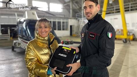 La Cartesar Dona Un Defibrillatore Al Nucleo Elicotteri Carabinieri