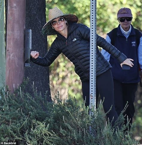 Lisa Rinna Stirs Up Controversy As She Poses NUDE On Social Media AGAIN To Mark As