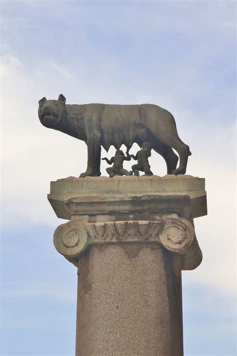 Statue Romulus Remus editorial stock photo. Image of mythology - 281099498