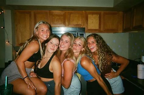 House Party Nudes Ifyouhadtopickone Nude Pics Org